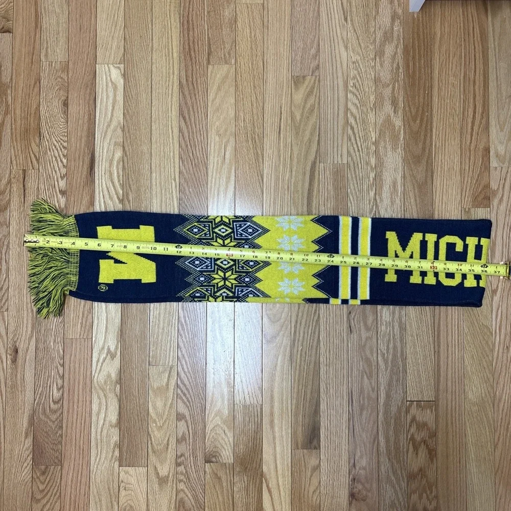 Forever Collectibles Michigan‎ Wolverines Scarf Spell Out Snowflake Scarf